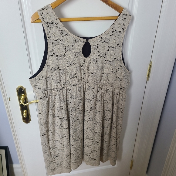Torrid Cream Lace Lined Sleeveless Midi Dress w Keyhole back and Button Size 3 - Picture 5 of 5